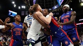 NBA'de çıkan kavgada 5 oyuncu ve 2 antrenör ihraç edildi