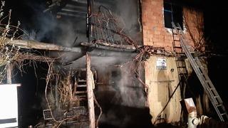 Çorum'da mangal ateşinden çıkan yangında bağ evi kullanılamaz hale geldi