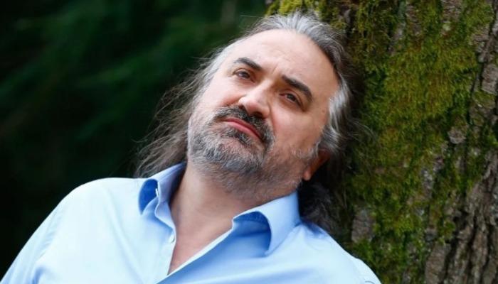 Volkan Konak mezara yatıp şarkılar söylemiş, ağlamış! Vasiyetini orada vermiş 