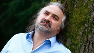 Volkan Konak aylar önce mezara yatıp şarkılar söylemiş, ağlamış! Vasiyetini orada vermiş! 'Buraya gömün beni'