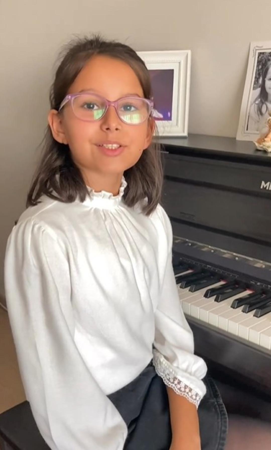 Çocuktan Al Haberi nin bilmiş miniği Ada Derin Acarsen büyüdü koca kız oldu! Son haline yorum yağdı 3