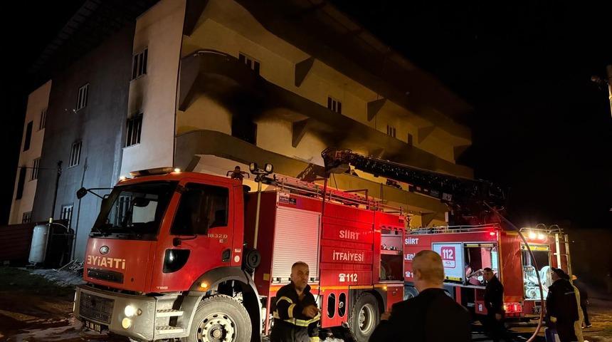 Siirt'te terlik fabrikasında çıkan yangın korku dolu anlar yaşattı... 11 kişi dumandan etkilendi