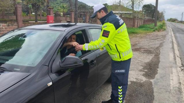 Jandarma ekipleri bayramda trafik denetimlerini sürdürüyor