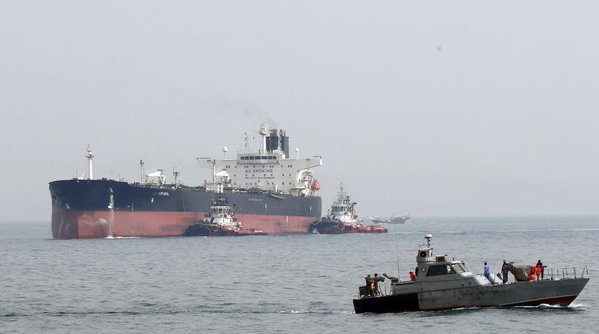 İran'da akaryakıt taşıyan 2 tankere operasyon