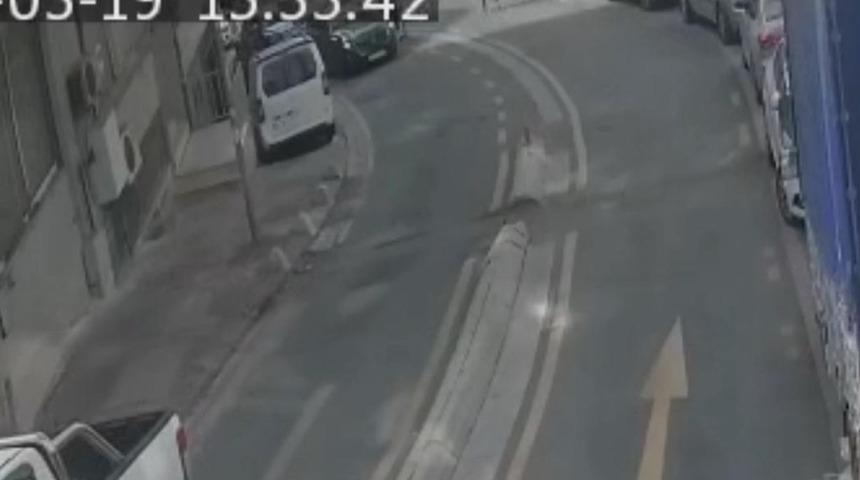 Kağıthane'de korkunç kaza! Kaldırımda yürürken araba çarptı: Önce bacağı koptu sonra hayatını kaybetti! 