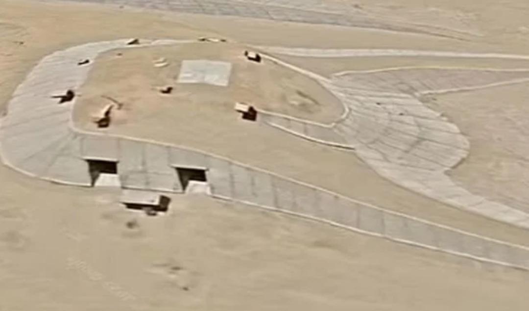 Piramitlerin yanı başında gizemli yapı! "Uzaylı üssü" mü, "Yıldız geçidi" mi yoksa "Askeri tesis" mi? 2