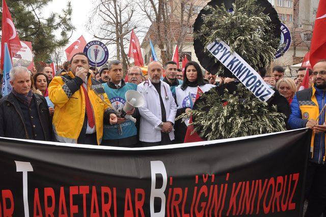 TTB'ye tepki gösteren sağlıkçılar kan bağışında bulundu