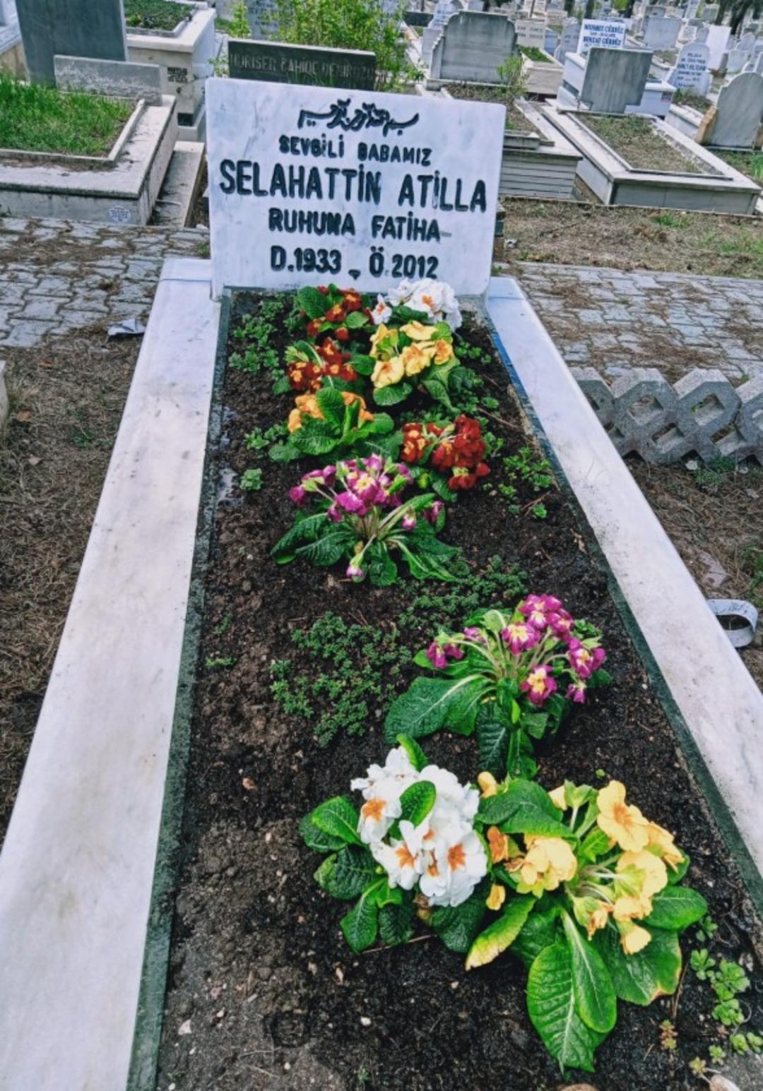 Gazeteci Talat Atilla "Erdal Beşikçioğlu nun bilgisi dahilinde" diyerek duyurdu! Behzat Ç. için babasının mezar taşını değiştirmişler: "Mansur Yavaş aradı" 1