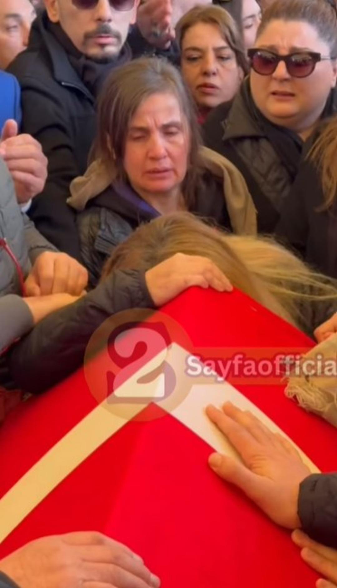 Volkan Konak a veda! Polis barikatı yıkıldı izdiham yaşandı... 7