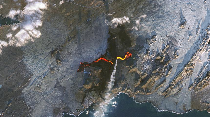 İzlanda'da volkanik hareketlilik nedeniyle turistik bölge boşaltıldı