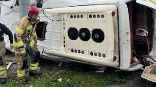 Bursa’da servis aracı bariyerlere çarptı: 6 yaralı