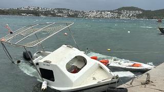 Fırtına, tozla karışık yağmur, sel... Muğla'da sert hava koşulları etkili oldu