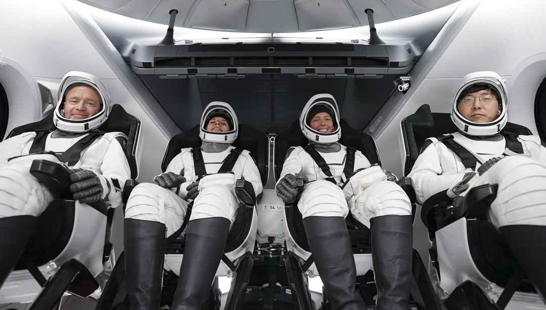 SpaceX ten uzaya yeni adım! Kutup yörüngesine ilk insanlı uzay uçuşunu gerçekleştirdi 1