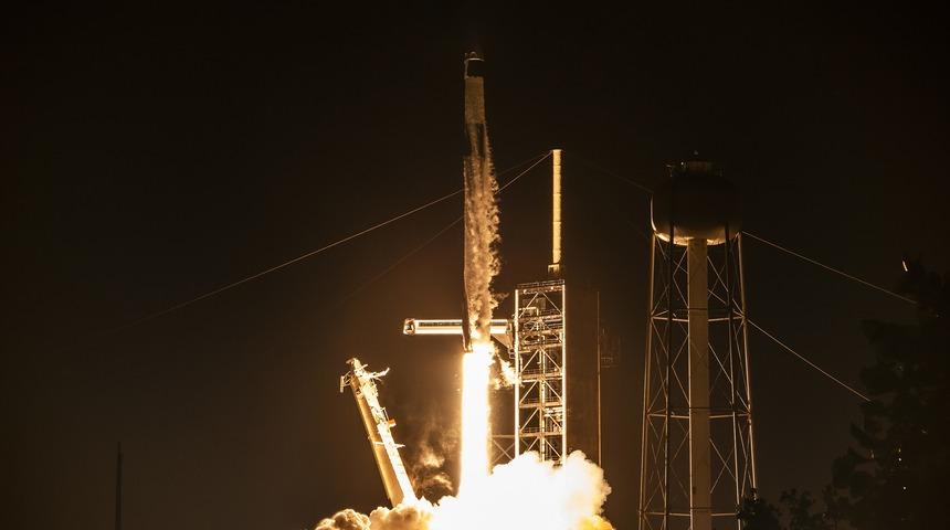SpaceX'ten uzaya yeni adım! Kutup yörüngesine ilk insanlı uzay uçuşunu gerçekleştirdi