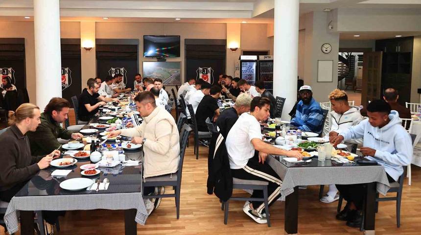 Beşiktaş'ta Başkan Serdal Adalı, takımla bayramlaştı