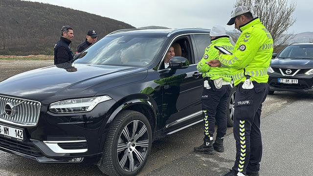 Yollarda bayram dönüşü hareketliliği: Polisler tek tek denetledi