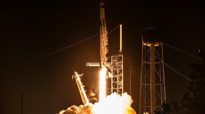 SpaceX, kutup yörüngesine ilk insanlı uzay uçuşunu gerçekleştirdi