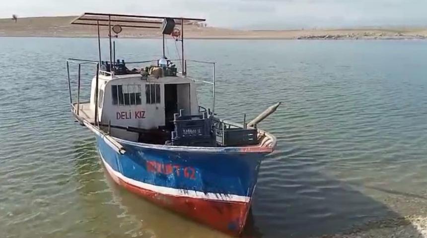 İç sularda balık avı yasağı başladı, tekneler karaya çekildi