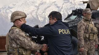 Hakkari İl Emniyet Müdürü İdris Yılmaz, görevli polislerin bayramını kutladı