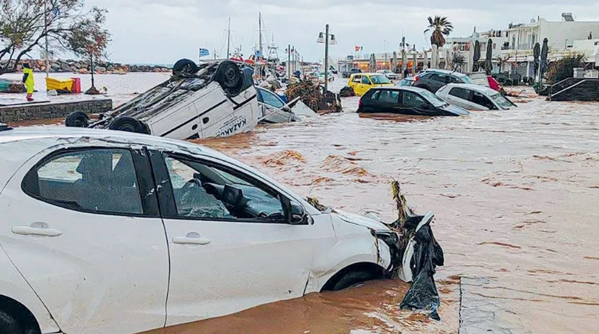 Yunanistan’ın Paros ve Mikonos adalarında sel felaketi