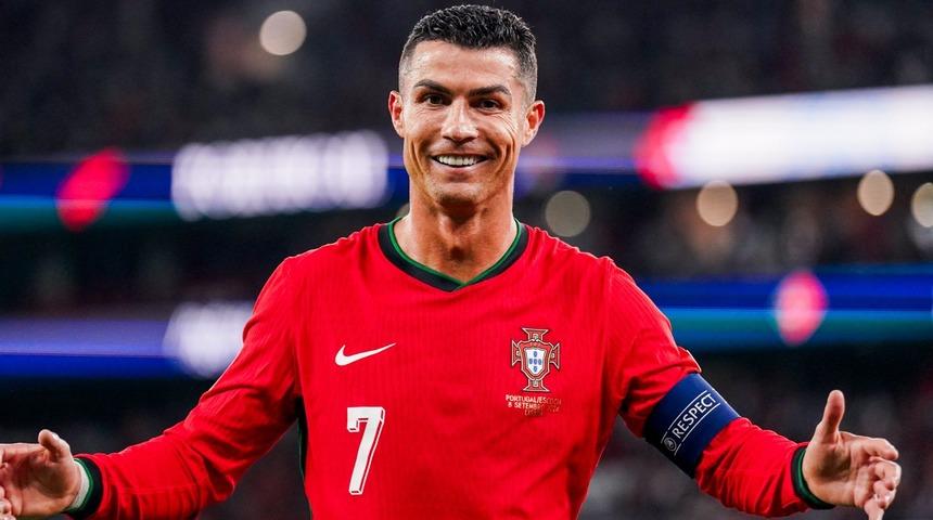 O Türk takımı Cristiano Ronaldo ile sözleşme imzaladığını duyurdu! Herkes şaşkına döndü...