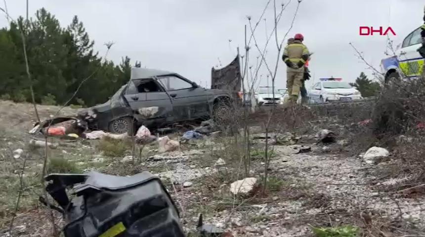 Kütahya'da minibüs, otomobile çarptı! 3 yaralı