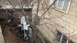 Kontrolden çıkan otomobil bahçeye uçtu