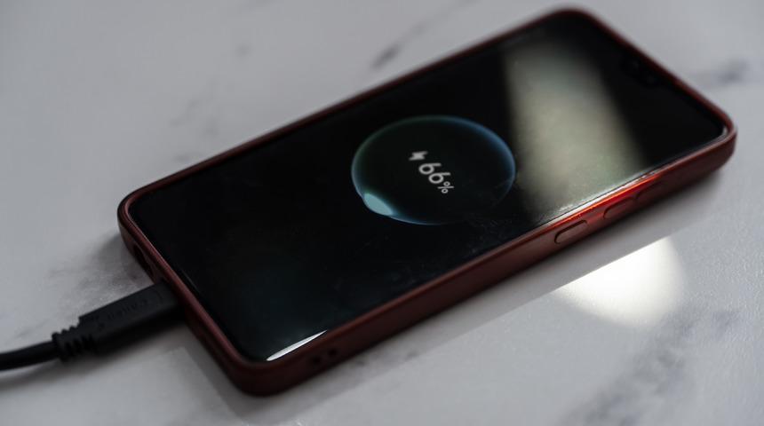 Şarjdayken şarj azalıyor, ne yapmalıyım? Telefon şarj olurken neden şarjı düşer, ne yapılması gerekir?