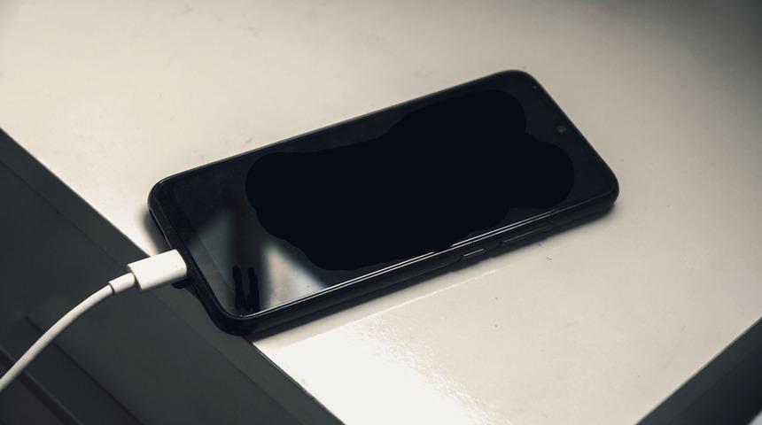 Telefon şarjdayken neden ısınır, normal mi? Telefon şarjdayken ısınıyorsa ne yapılması gerekir?