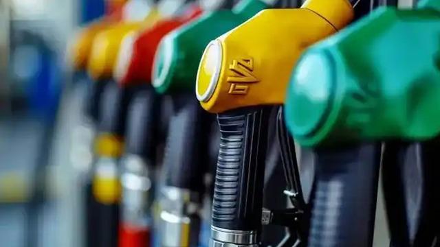 Akaryakıtta tabela yine değişiyor! Motorinin ardından benzine de zam geliyor