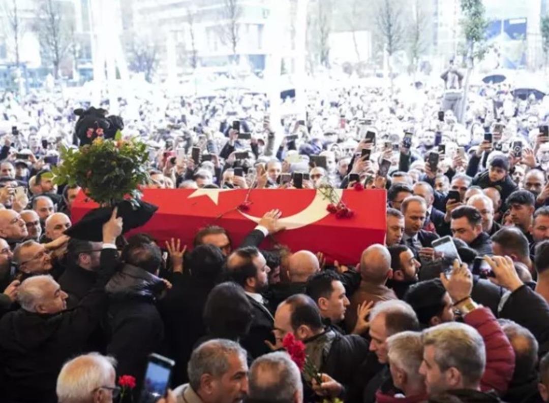 Volkan Konak aylar önce mezara yatıp şarkılar söylemiş, ağlamış! Vasiyetini orada vermiş!  Buraya gömün beni  2