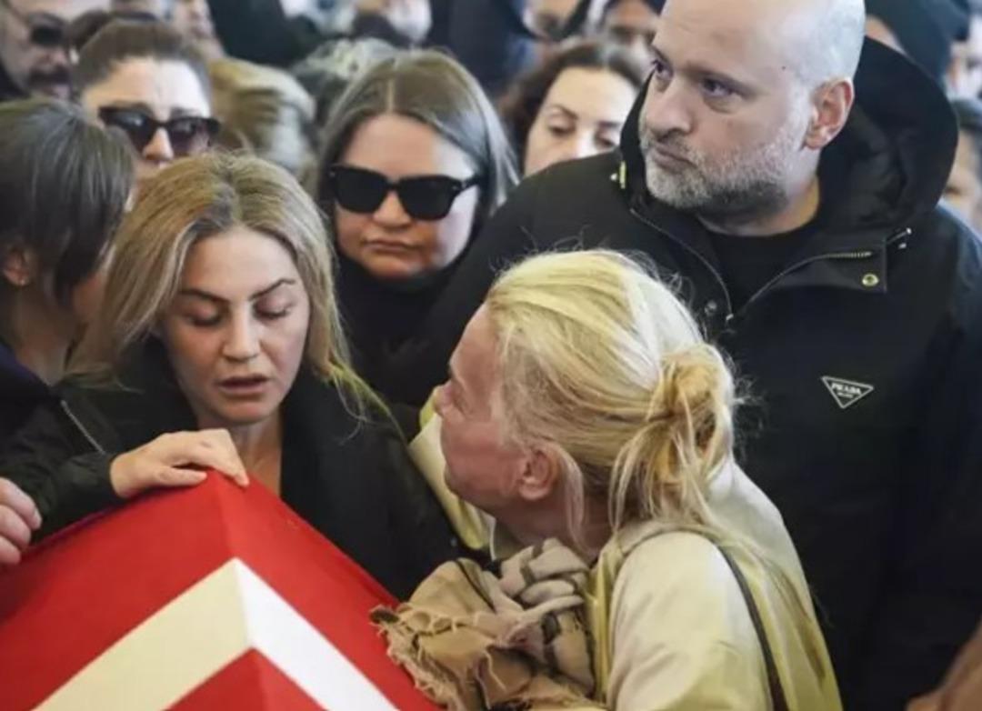 Volkan Konak aylar önce mezara yatıp şarkılar söylemiş, ağlamış! Vasiyetini orada vermiş!  Buraya gömün beni  1