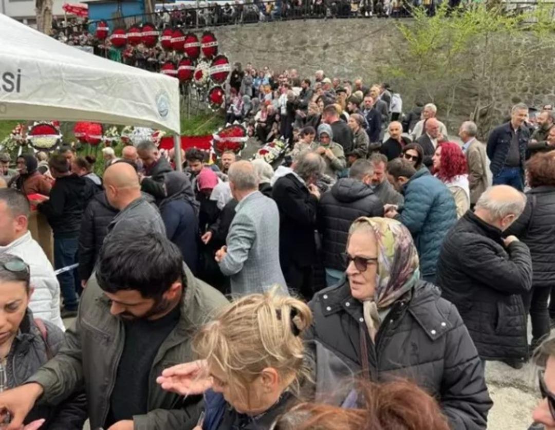 Volkan Konak aylar önce mezara yatıp şarkılar söylemiş, ağlamış! Vasiyetini orada vermiş!  Buraya gömün beni  3