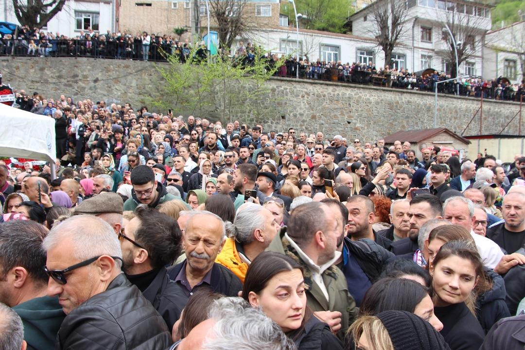  Kuzeyin Oğlu  Volkan Konak a veda! Memleketi Trabzon da son yolculuğuna uğurlandı! Tünelde araç kuyruğu... 4