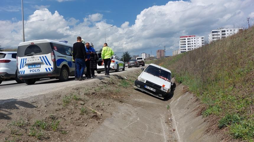  Samsun'da yoldan çıkan otomobil su kanalına girdi: 1 yaralı