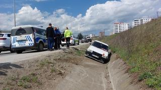  Samsun'da yoldan çıkan otomobil su kanalına girdi: 1 yaralı