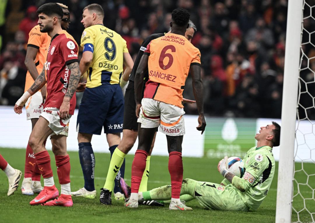 SON DAKİKA: Mourinho, Galatasaray için çok motive! Okan Buruk’un Fenerbahçe hamlesi: 5’li savunma sürprizi 3