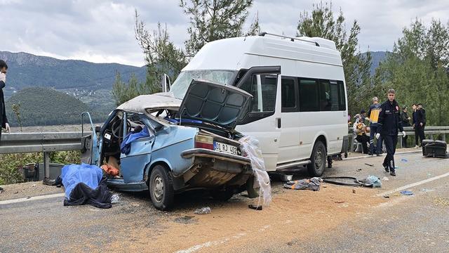 Adana'da feci kaza! Bir aile yok oldu... 5 ölü, 8 yaralı