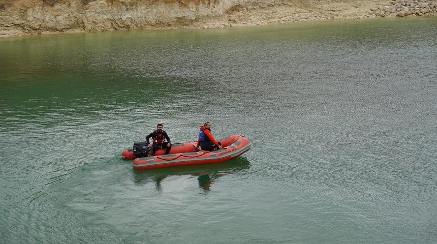 Atatürk Barajı Göleti'nde kaybolan kişiyi arama çalışmaları sürüyor