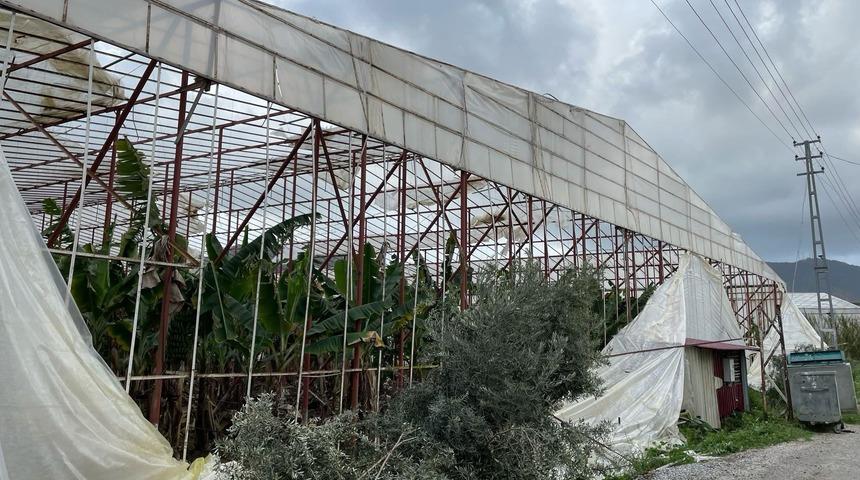 Mersin'de hortum! Bazı seralarda zarar oluştu