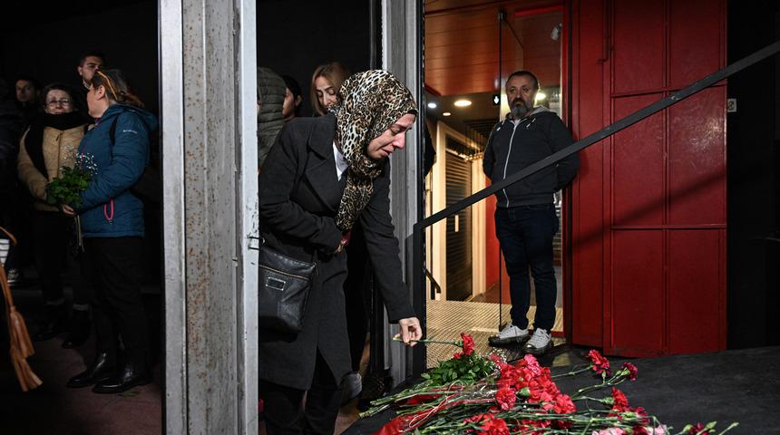 Beşiktaş'taki gece kulübü yangınında hayatını kaybedenler anıldı