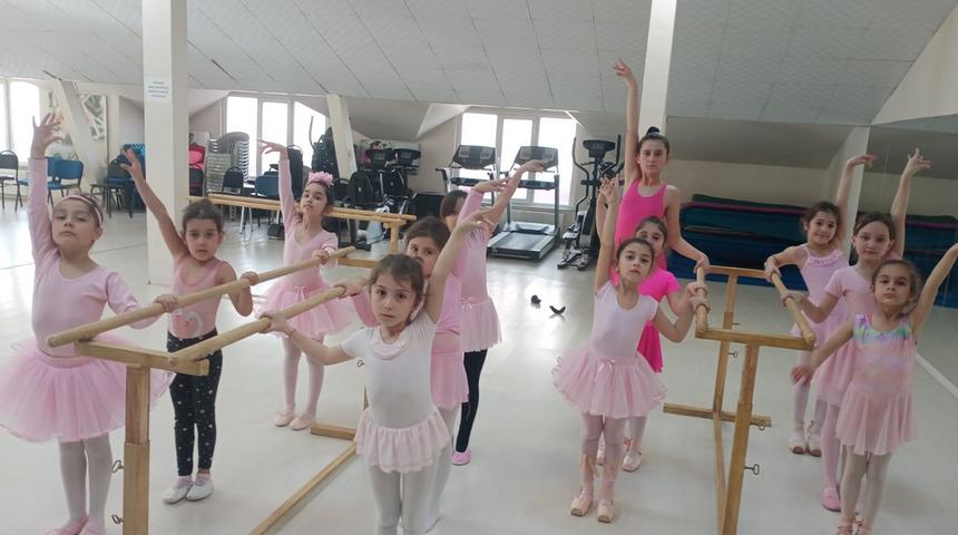 Geleceğin balerinleri Odunpazarı'nda yetişiyor: Eğitimi Olimpiyat Dansçısı verecek...