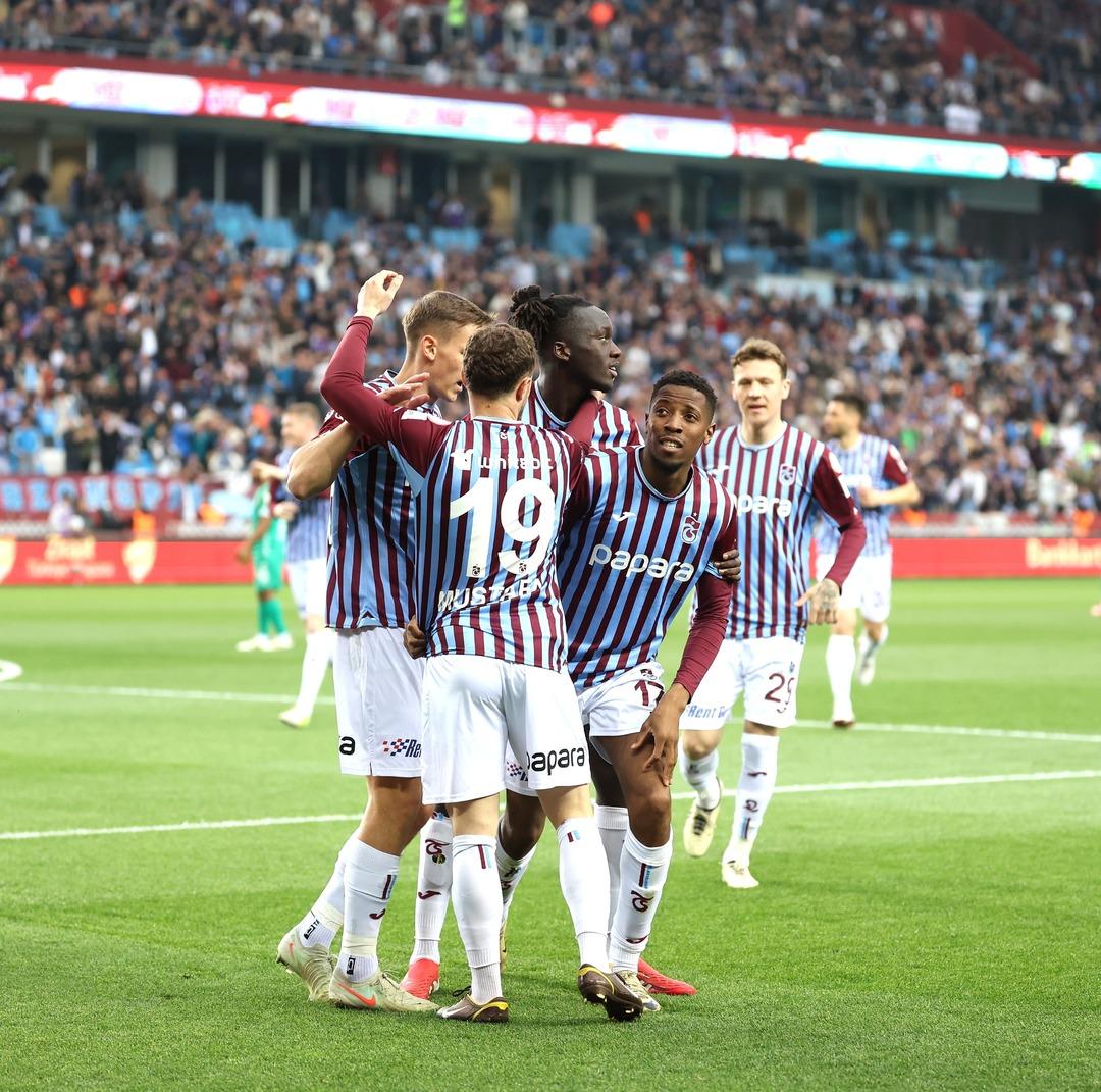 Türkiye Kupası'nda inanılmaz maç! Bu maçta yok yok... 3 kırmızı kart 5 gol! Trabzonspor Bodrum FK'yı uzatmalarda devirdi adını yarı finale yazdırdı