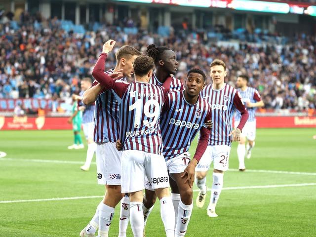Türkiye Kupası'nda inanılmaz maç! Bu maçta yok yok... 3 kırmızı kart 5 gol! Trabzonspor Bodrum FK'yı uzatmalarda devirdi adını yarı finale yazdırdı