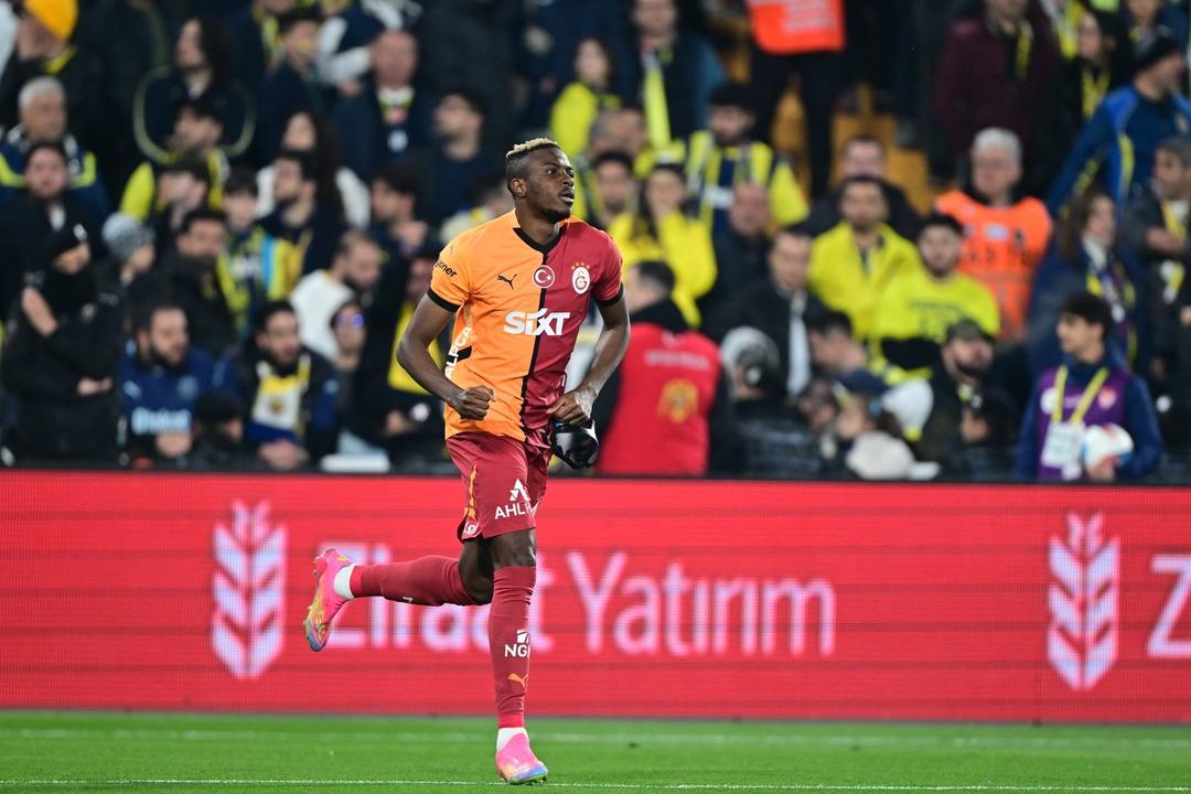 Galatasaray ın Osimhen ile attığı golde büyük hata! Fenerbahçe taraftarı tepki gösteriyor... 2