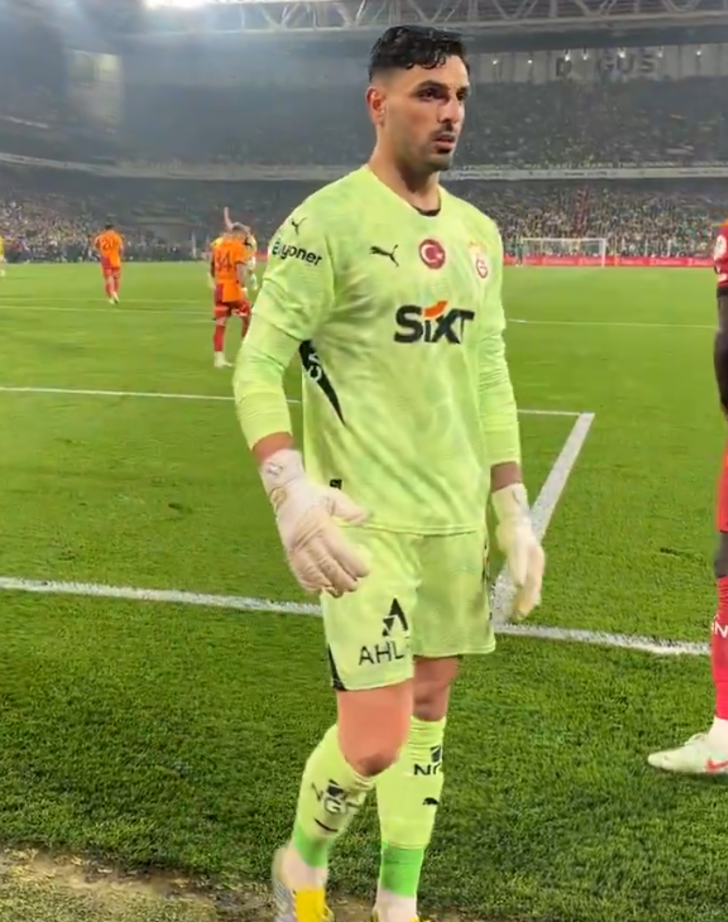 Fenerbahçe-Galatasaray derbisinde çok ilginç an! O diyalog TV'den net şekilde duyuldu! Top toplayıcı çocuktan Günay Güvenç'e tepki G3