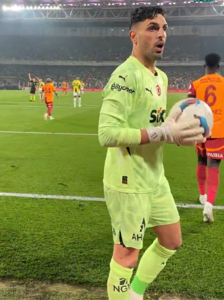 Fenerbahçe-Galatasaray derbisinde çok ilginç an! O diyalog TV'den net şekilde duyuldu! Top toplayıcı çocuktan Günay Güvenç'e tepki G4