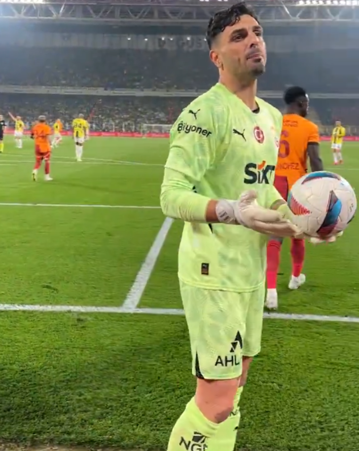 Fenerbahçe-Galatasaray derbisinde çok ilginç an! O diyalog TV'den net şekilde duyuldu! Top toplayıcı çocuktan Günay Güvenç'e tepki G5