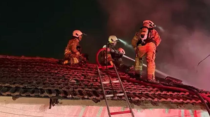 İstanbul Sarıyer'de iki ev ve bir baraka cayır cayır yandı!