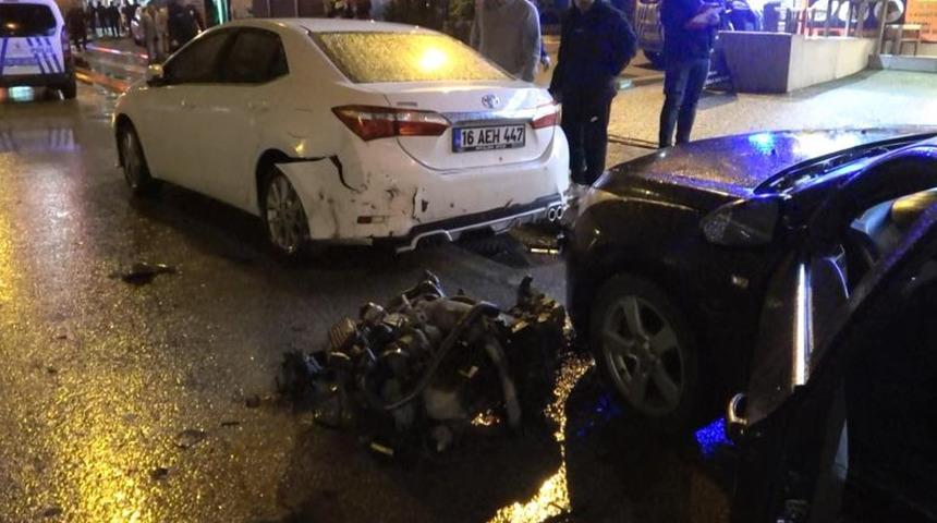 Kazada güvenlik önlemi alan polise kamyonet çarptı